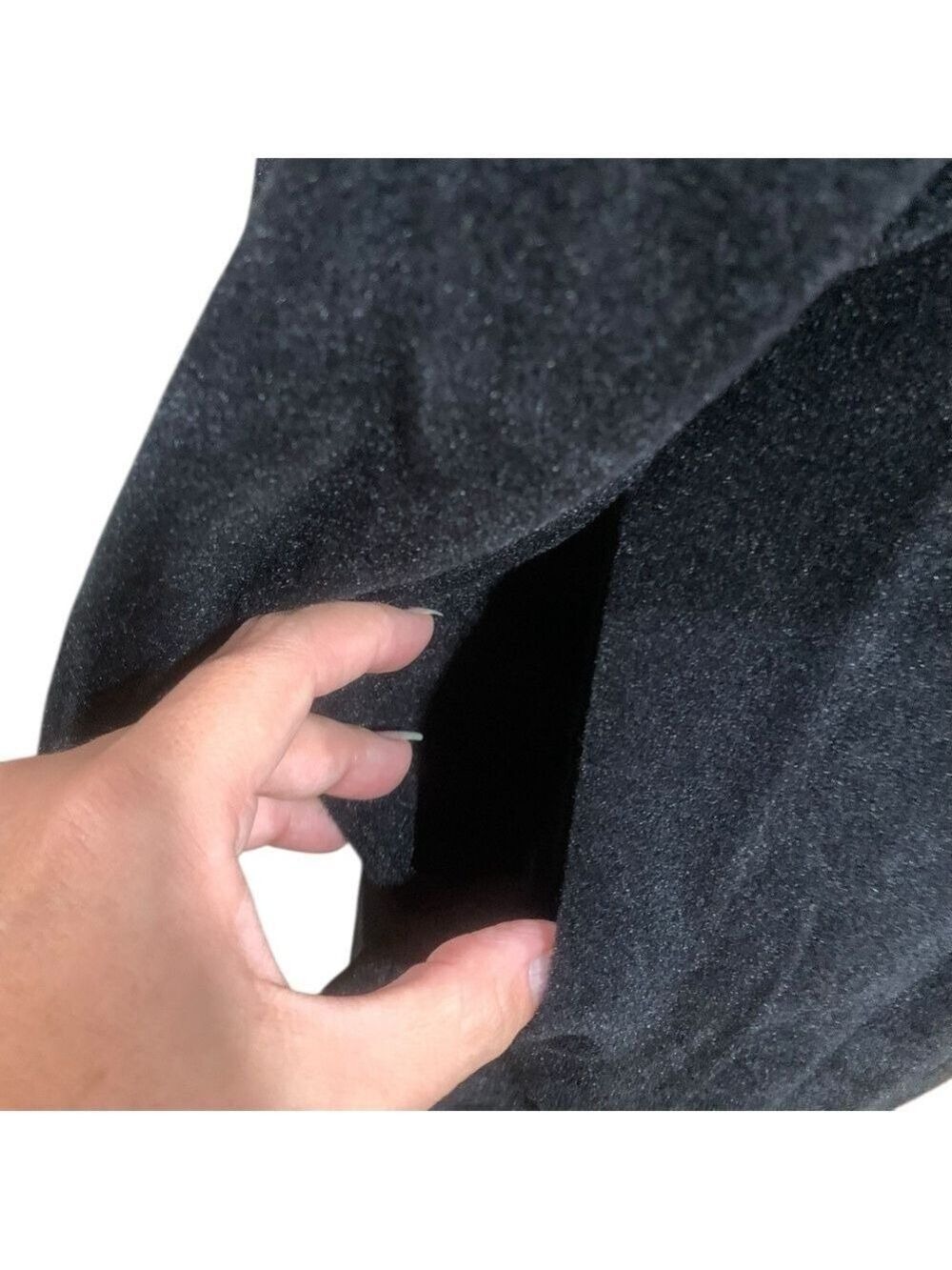 Vntg embroidered Vanity Fair black plush front zip house robe with two pockets - Picture 5 of 7